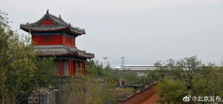 这一幕很震撼！当复兴号和卢沟桥同框