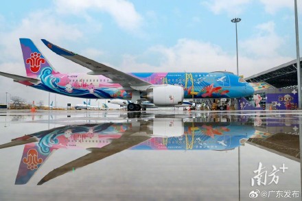 C919十五运会彩绘飞机首航 C919十五运会彩绘飞机首航