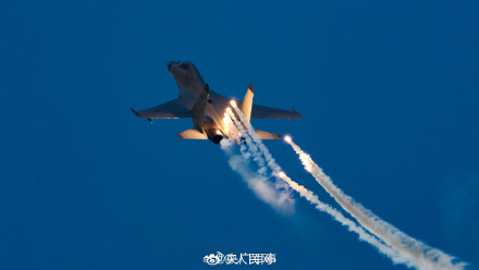 剑指长空！战机翱翔蓝天安全感拉满