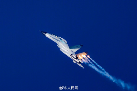 转存!海军航空兵歼11B最新大片 转存!海军航空兵歼11B最新大片