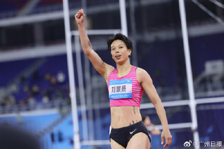 刘景扬夺金和妈妈相拥大哭 刘景扬夺金和妈妈相拥大哭