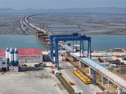 漳汕高铁全线进入跨海大桥架梁施工阶段