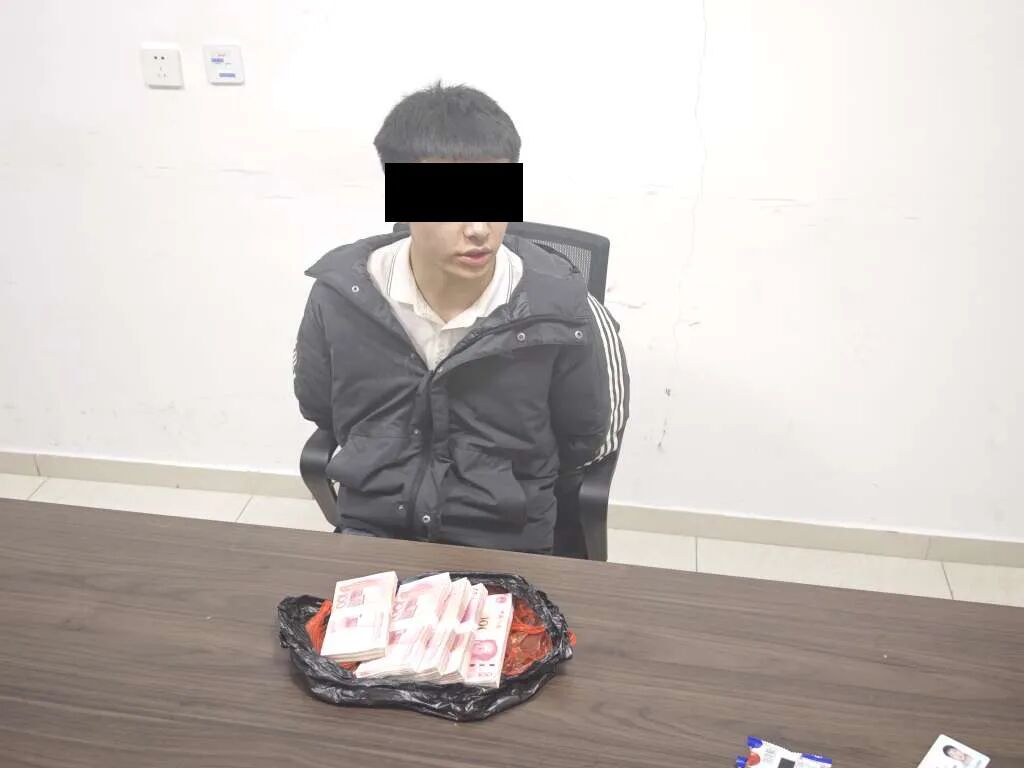 装孙子骗老人,还上门取钱,海宁警方:抓! 装孙子骗老人,还上门取钱,海宁警方:抓!