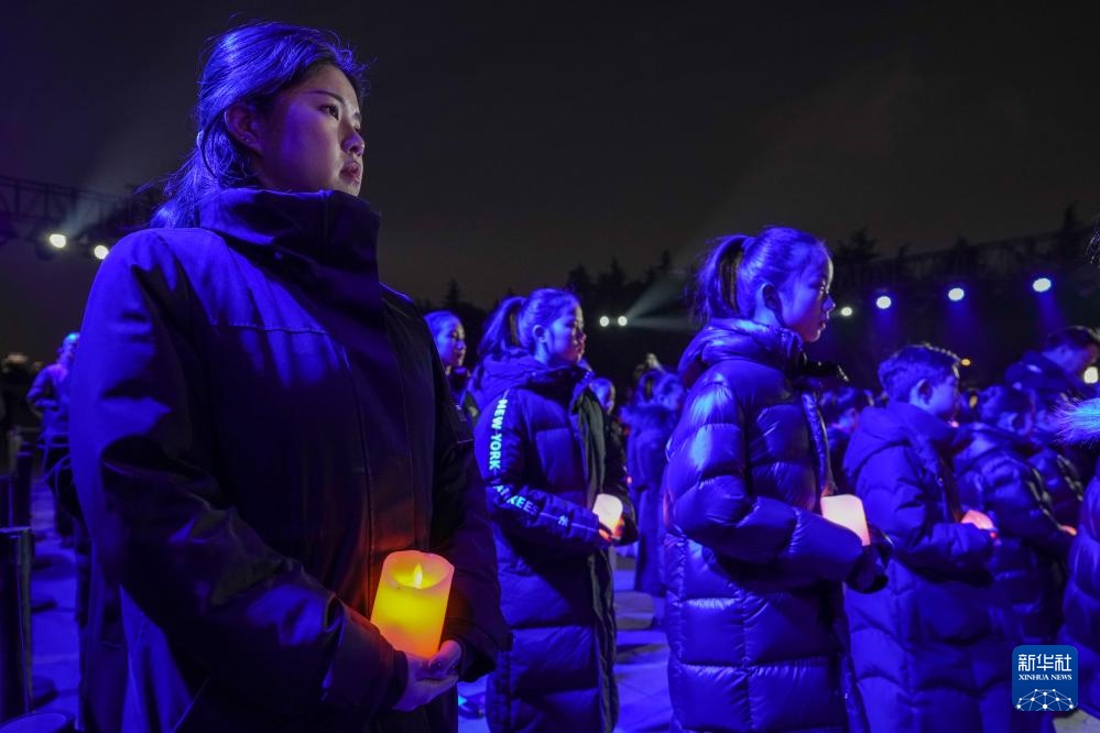 南京举行“烛光祭” 寄托哀思 祈愿和平 南京举行“烛光祭” 寄托哀思 祈愿和平