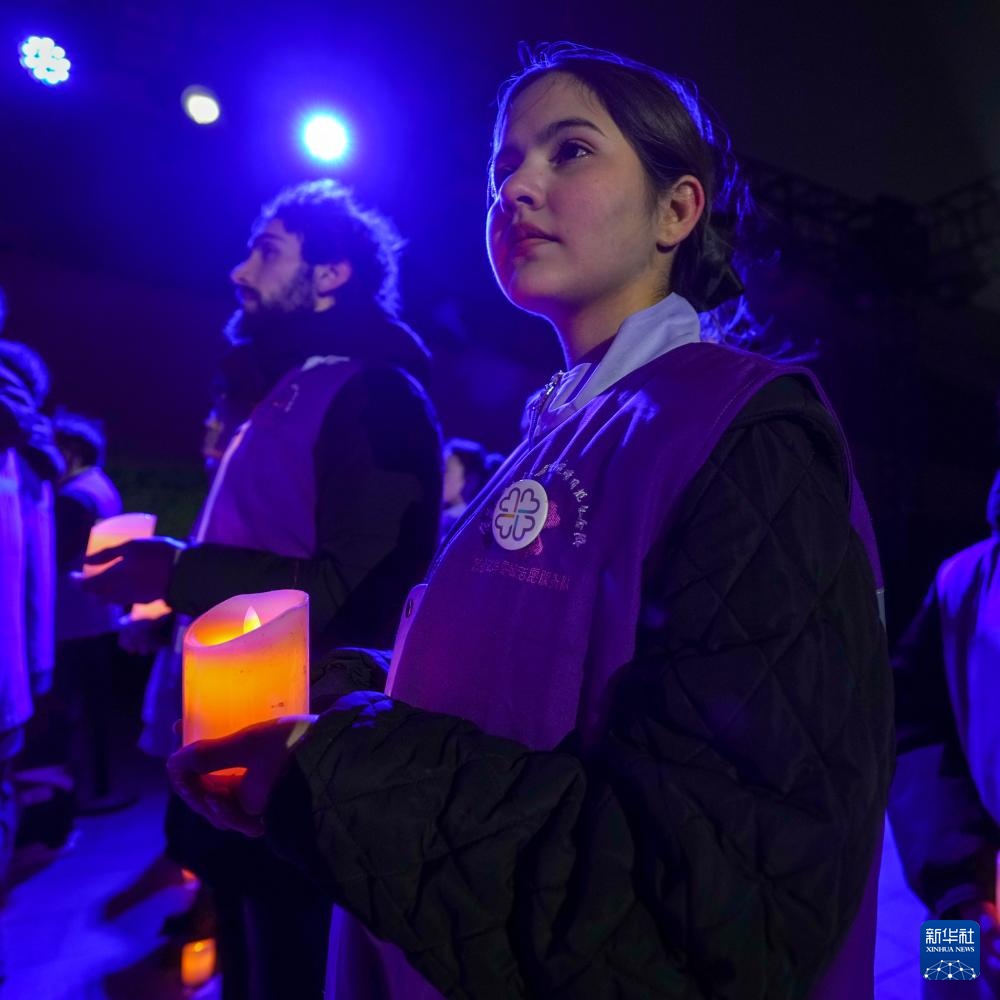 南京举行“烛光祭” 寄托哀思 祈愿和平 南京举行“烛光祭” 寄托哀思 祈愿和平