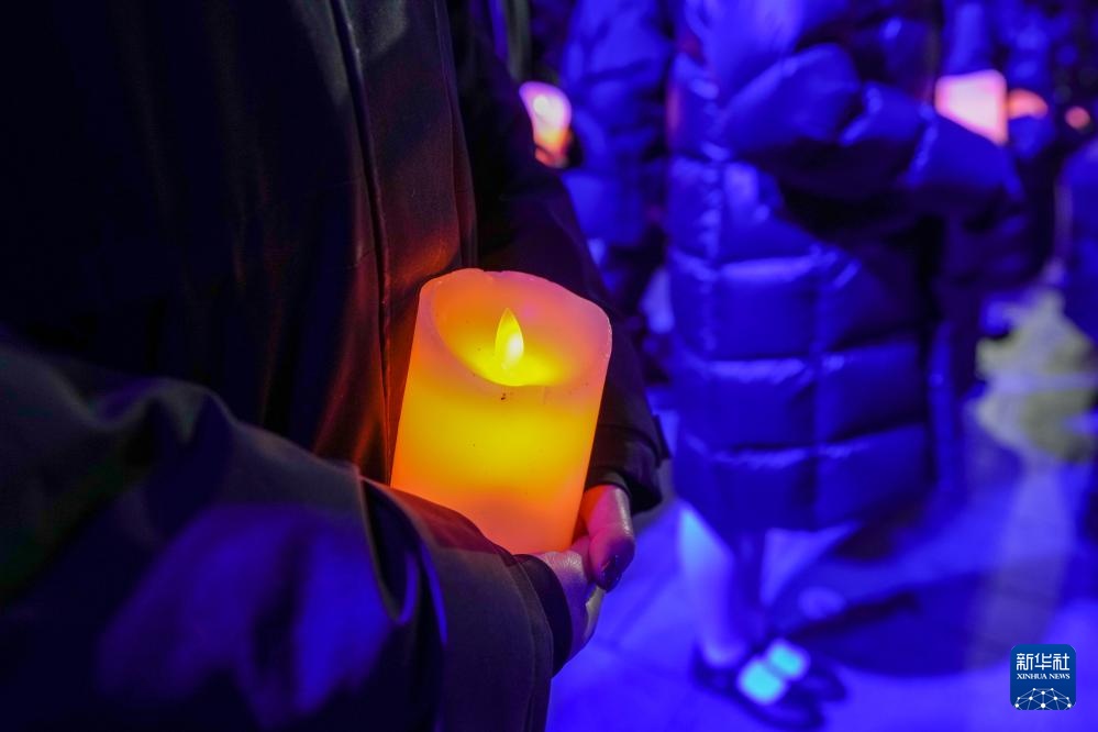 南京举行“烛光祭” 寄托哀思 祈愿和平 南京举行“烛光祭” 寄托哀思 祈愿和平