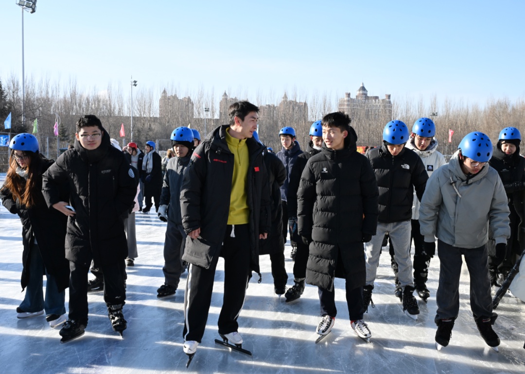 什么？你的体育老师是武大靖！