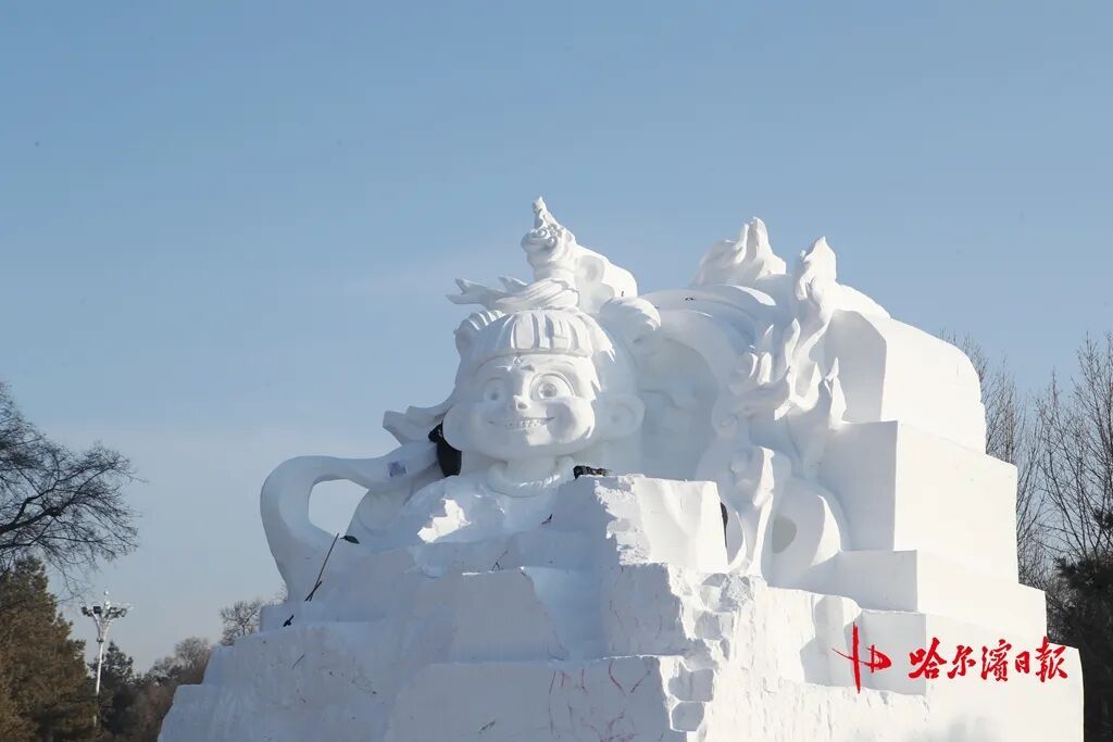 “魔丸”哪吒来了!太阳岛雪博会施工正酣,多个雪雕作品初露真容 “魔丸”哪吒来了!太阳岛雪博会施工正酣,多个雪雕作品初露真容