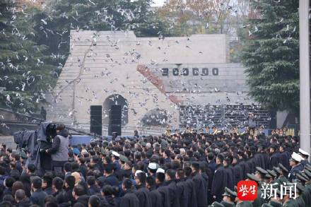 91岁幸存者带刺刀伤疤参加公祭仪式