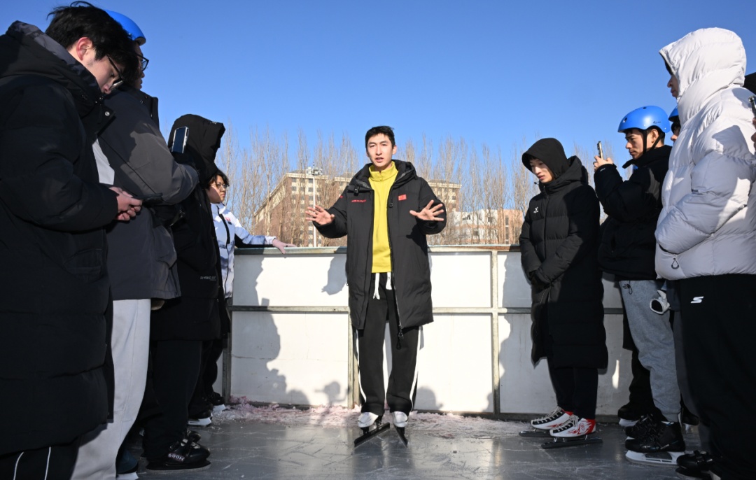 什么？你的体育老师是武大靖！