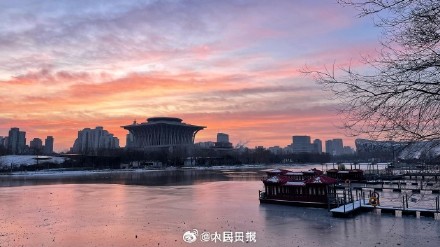 北京周一橙粉色朝霞