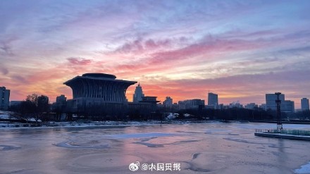 北京周一橙粉色朝霞