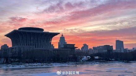 北京周一橙粉色朝霞