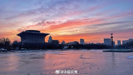 北京周一橙粉色朝霞