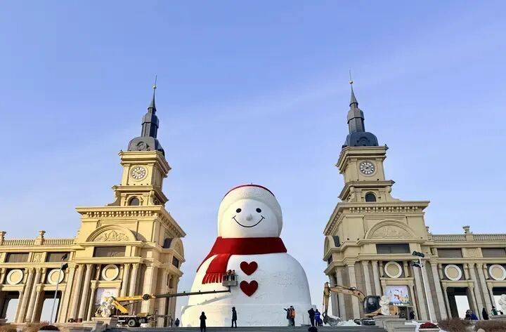 音乐长廊大雪人炫出“尔滨速度”！全国网友“闪现”冰城“双向奔赴”