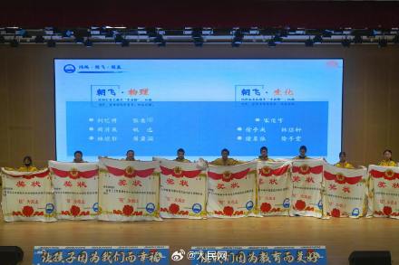 杭州这所学校给学生发奖状被单 杭州这所学校给学生发奖状被单