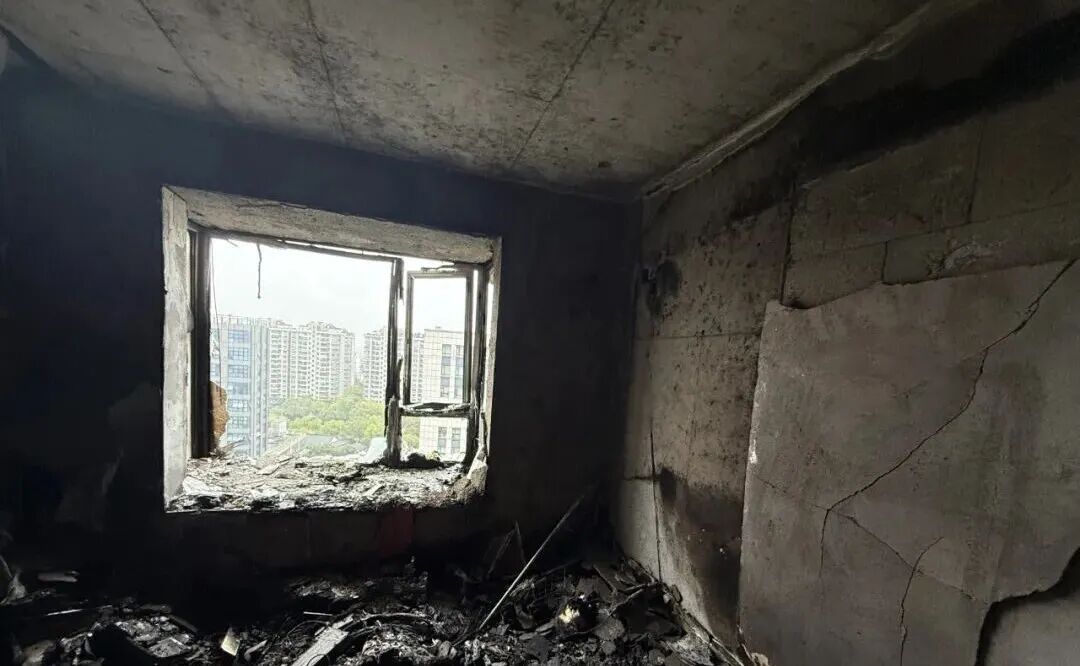 “场面堪比灾难片”！小情侣深夜在房间组了个养生局……闯大祸