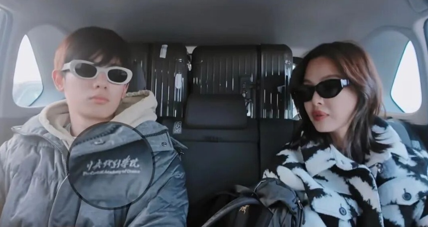 899元一件，人大羽绒服卖断货！高校羽绒服为何成年轻人新宠？