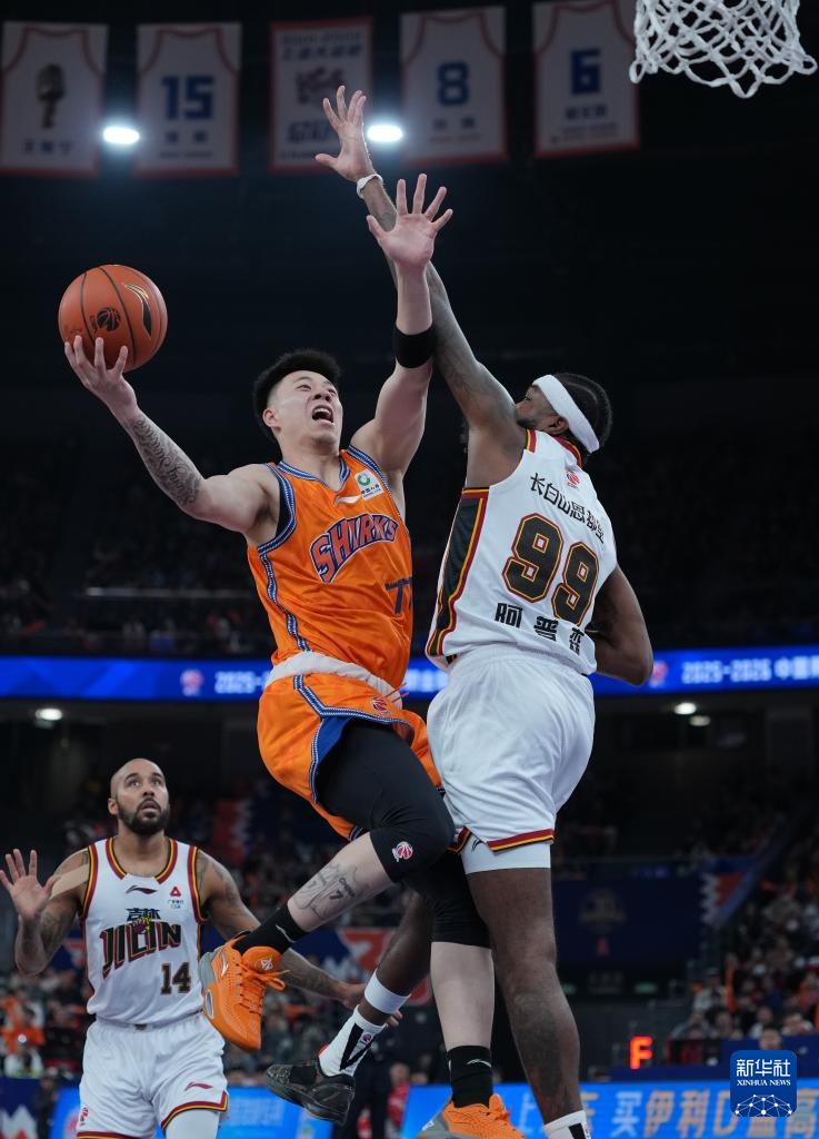 CBA常规赛:上海久事胜吉林长白山恩都里 CBA常规赛:上海久事胜吉林长白山恩都里