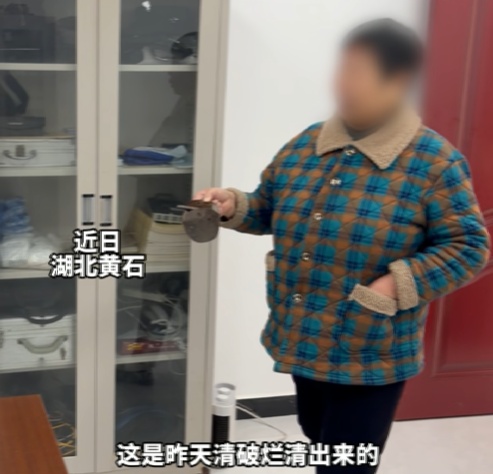收拾旧物发现11枚子弹,婆婆直奔派出所 收拾旧物发现11枚子弹,婆婆直奔派出所