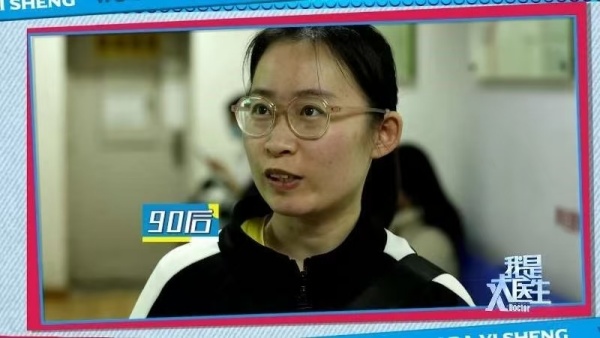 记住这个动作,颈椎回归“C位” 记住这个动作,颈椎回归“C位”