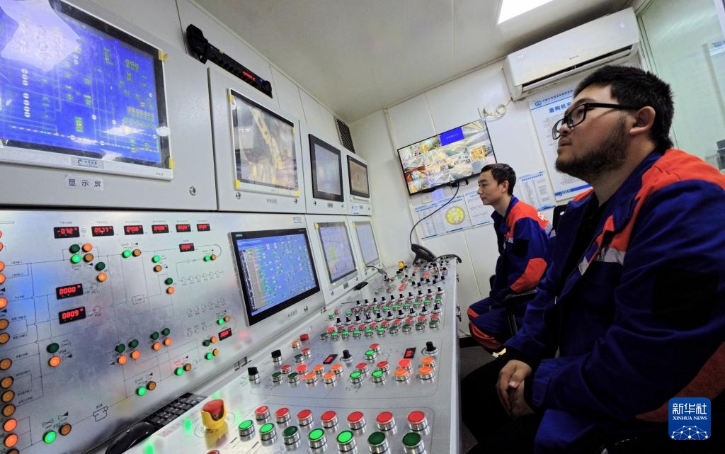 在长江底前进 “领航号”高铁盾构机掘进突破10000米 在长江底前进 “领航号”高铁盾构机掘进突破10000米