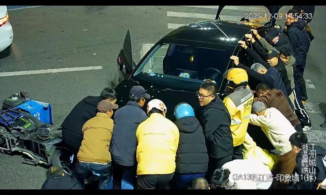 短短40秒!浙江父女“摇”来20多人!网友:这是最好的言传身教 短短40秒!浙江父女“摇”来20多人!网友:这是最好的言传身教