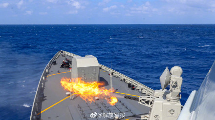 编队出击,火热练兵! 编队出击,火热练兵!