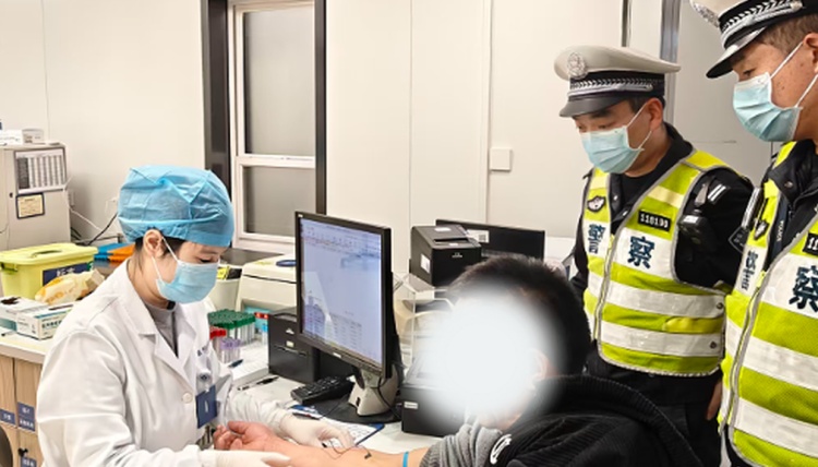 深夜追父!一个举报电话后的拦截行动 深夜追父!一个举报电话后的拦截行动