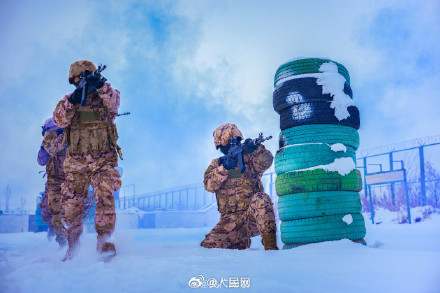 武警雪中训练硬核大片