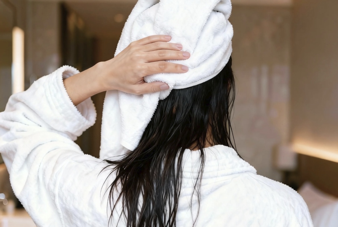 洗头后这个常见的小动作,正在加重你的脱发!正确干发试试这样 洗头后这个常见的小动作,正在加重你的脱发!正确干发试试这样