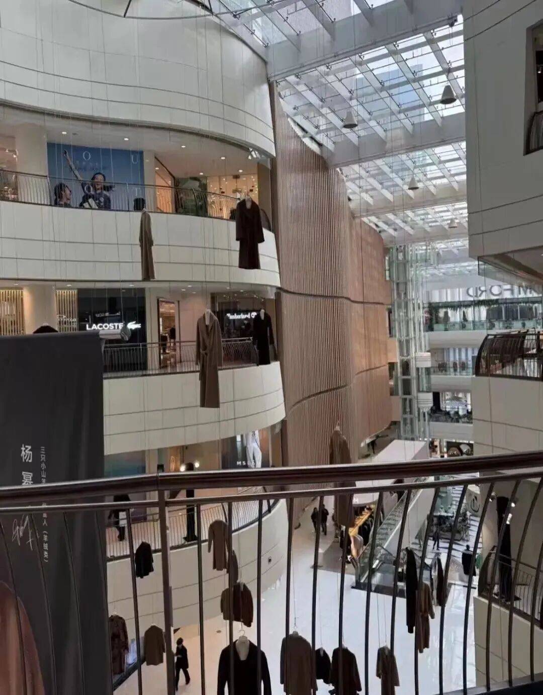 “真的吓人……” 知名商场紧急撤下,顾客:有心理阴影了 “真的吓人……” 知名商场紧急撤下,顾客:有心理阴影了