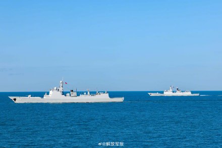 编队出击,火热练兵! 编队出击,火热练兵!