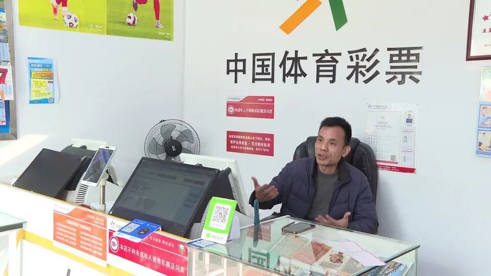 男子3元彩票中1750万!一起的朋友跟着他买,中了35万 男子3元彩票中1750万!一起的朋友跟着他买,中了35万