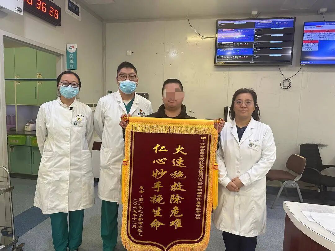 生死时速!60岁环卫工医院门口心跳骤停倒地…… 生死时速!60岁环卫工医院门口心跳骤停倒地……