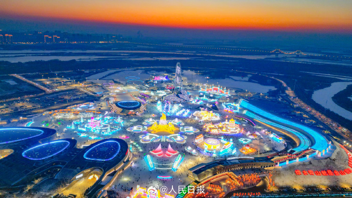 哈尔滨冰雪大世界开园实拍，网友：想去的心情达到巅峰