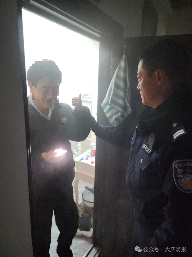 万分危急!警方“智救”19岁轻生男子 万分危急!警方“智救”19岁轻生男子