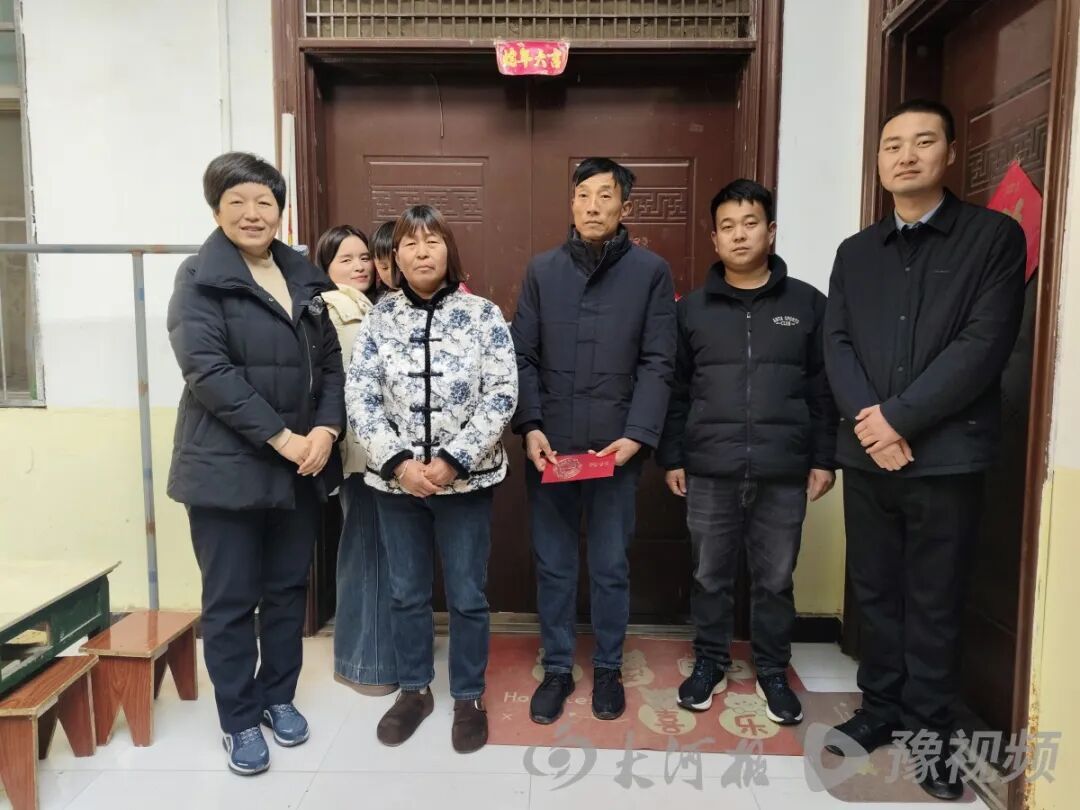 河南籍外卖小哥杭州勇擒嫌犯,老家父母:儿子是健身达人,这事儿干得漂亮! 河南籍外卖小哥杭州勇擒嫌犯,老家父母:儿子是健身达人,这事儿干得漂亮!