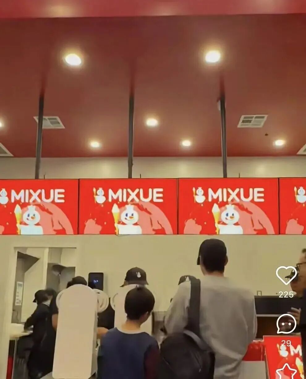 唱主题曲免费领冰淇淋,蜜雪冰城美国首店试运营,最高可选200%糖度 唱主题曲免费领冰淇淋,蜜雪冰城美国首店试运营,最高可选200%糖度