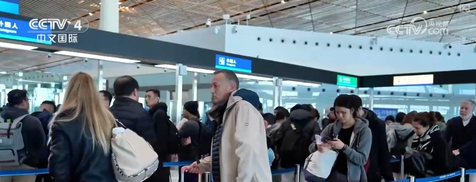 周年观察·体验感拉满、丝滑感升级 “免签红利+产品创新”成入境游消费增长主引擎 周年观察·体验感拉满、丝滑感升级 “免签红利+产品创新”成入境游消费增长主引擎