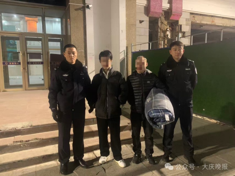 万分危急!警方“智救”19岁轻生男子 万分危急!警方“智救”19岁轻生男子