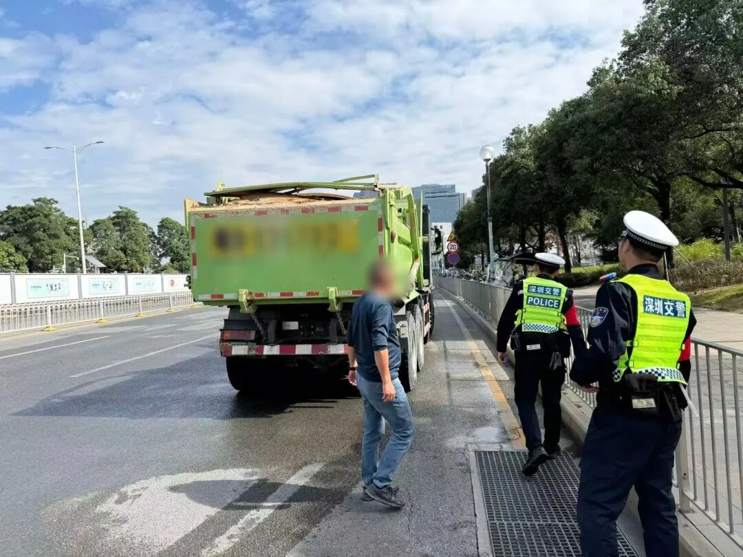 货车 “臃肿” 上路晃?添堵又危险!已查处! 货车 “臃肿” 上路晃?添堵又危险!已查处!