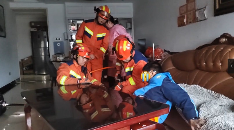 妈妈:“切断算了!”儿子:“切断什么?我的腿吗?” 妈妈:“切断算了!”儿子:“切断什么?我的腿吗?”