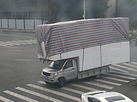 货车 “臃肿” 上路晃?添堵又危险!已查处! 货车 “臃肿” 上路晃?添堵又危险!已查处!