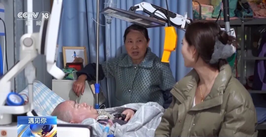 仅一根手指一根脚趾能动,他却和母亲建起一座农场! 仅一根手指一根脚趾能动,他却和母亲建起一座农场!