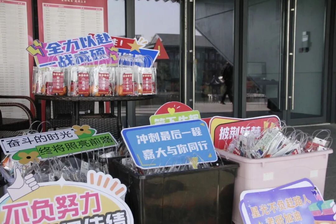 考研味最重的一张照片就像……“真的不是在下五子棋吗” 考研味最重的一张照片就像……“真的不是在下五子棋吗”