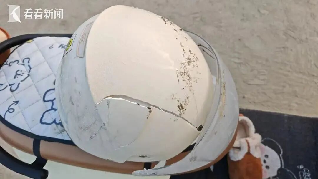 女子骑电动车发生车祸被卡车碾过,这个习惯让她保住命 女子骑电动车发生车祸被卡车碾过,这个习惯让她保住命