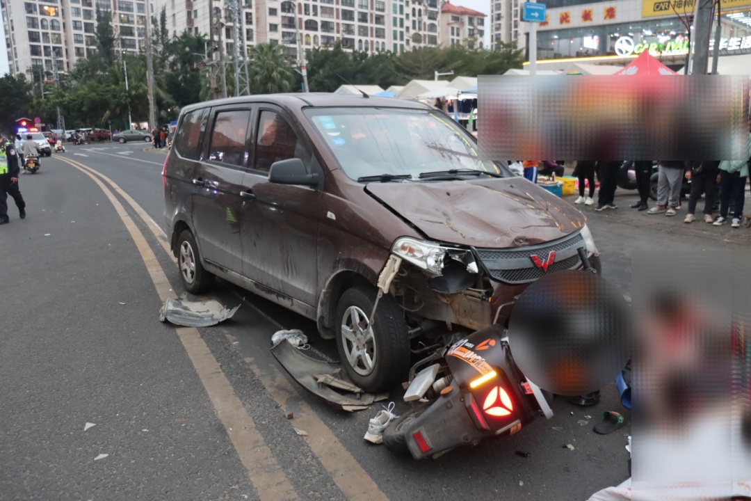 女子骑电动车发生车祸被卡车碾过,这个习惯让她保住命 女子骑电动车发生车祸被卡车碾过,这个习惯让她保住命