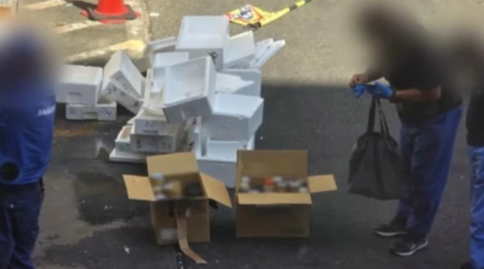 日本街头大量瓶子,里面疑似是人体组织,警方称是医疗废弃物 日本街头大量瓶子,里面疑似是人体组织,警方称是医疗废弃物