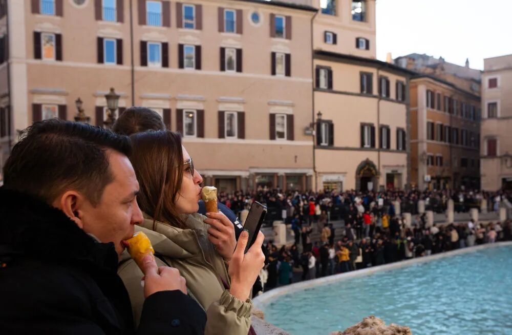 罗马“许愿池”将对游客收费,票价为2欧元,当地人仍可免费参观 罗马“许愿池”将对游客收费,票价为2欧元,当地人仍可免费参观